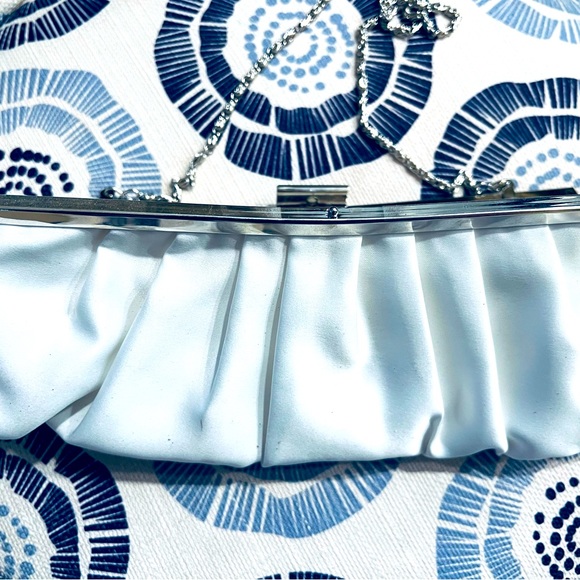 White satin clutch silver clasp excellent condition. Essentials only. - Picture 1 of 4